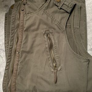 Cargo vest olive green